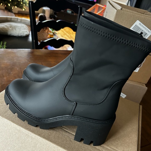 Boot - Picture 1 of 3